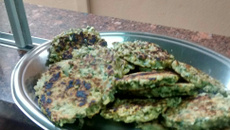 Bolinho grelhado integral de espinafre com aveia e arroz