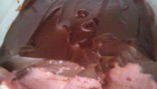 Creme de morango com chocolate