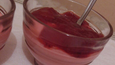 Danoninho com calda de morango