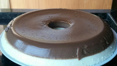 Pudim de coco com chocolate