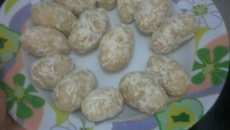 Bolinhos de batata  suculentos com queijo branco