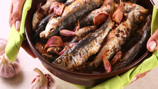 Sardinhas assadas com alho