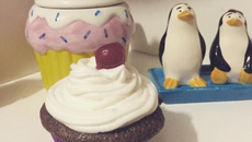 Cupcake com massa de bolo (chocolate)