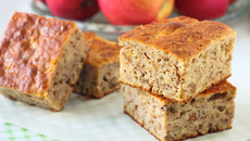 Bolo de maçã com aveia