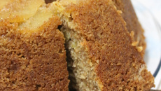 Bolo integral de maçã, canela e aveia