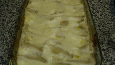 Minicanelones recheados com ricota, nozes e queijo roquefort