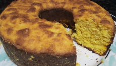 Bolo de milho verde com suco de laranja
