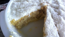 Bolo gelado de abacaxi com creme