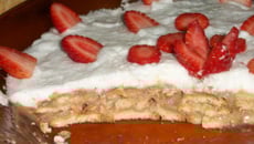 Pavê rápido de brigadeiro e morango