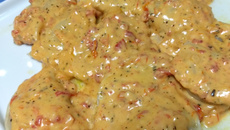 Molho cremoso de tomate seco e sálvia