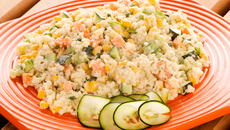 Salada de quinua com legumes