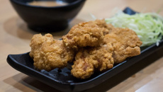 Karaage (frango frito japonês)