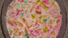 Sobremesa colorida de gelatina