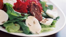 Salada com sementes de girassol