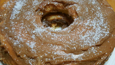 Bolo de leite em pó com doce de leite