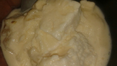 Sorvete cremoso de abacaxi