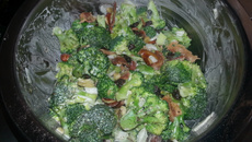 Salada de brócolis natalina