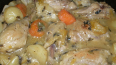 Frango ao molho de alho e legumes