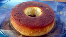 Pudim de pão com uvas passas