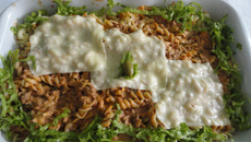 Macarrão com carne moída e creme de leite