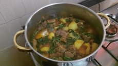 Rabada com batata e agrião