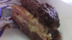 Rocambole de carne moída recheada