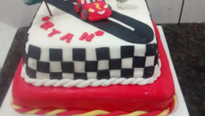 Bolo de morango com leite condensado consistente