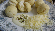 Pão de polvilho recheado