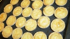 Empadinhas de queijo ralado