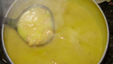 Sopa de abóbora com linguiça