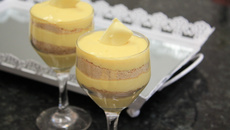 Pavê de mousse de maracujá e brigadeiro branco