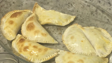 Pastel assado feito com massa de fritar