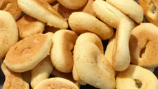 Biscoito de polvilho com parmesão