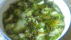 Salada de pepino com salsão