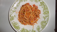 Macarrão ao molho de carne moída