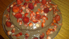 Bolo delícia de morango e chocolate