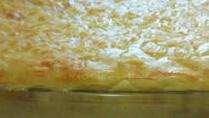 Bolo de batatas ao creme de leite com recheio de carne moída