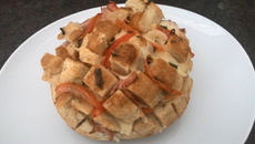 Pão italiano recheado sabor pizza