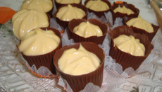 Copinhos de chocolate com Mousse de Maracujá