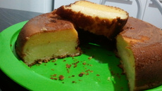 Bolo de milharina cremoso