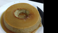 Pudim de doce de leite e café