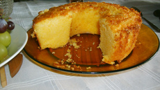 Bolo cremoso de milho e queijo