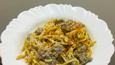 Espaguete contrafilé ao molho branco