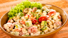 Salada de grão-de-bico e abobrinha