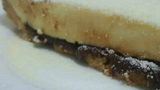 Torta de leite ninho com creme de avelã