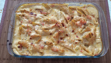 Conchiglione recheado com molho de queijo