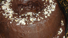 Bolo de chocolate com aveia