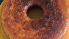 Bolo de fubá com queijo canastra