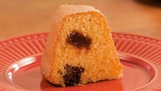 Bolo de fubá com goiabada