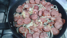 Linguiça seca acebolada com limão